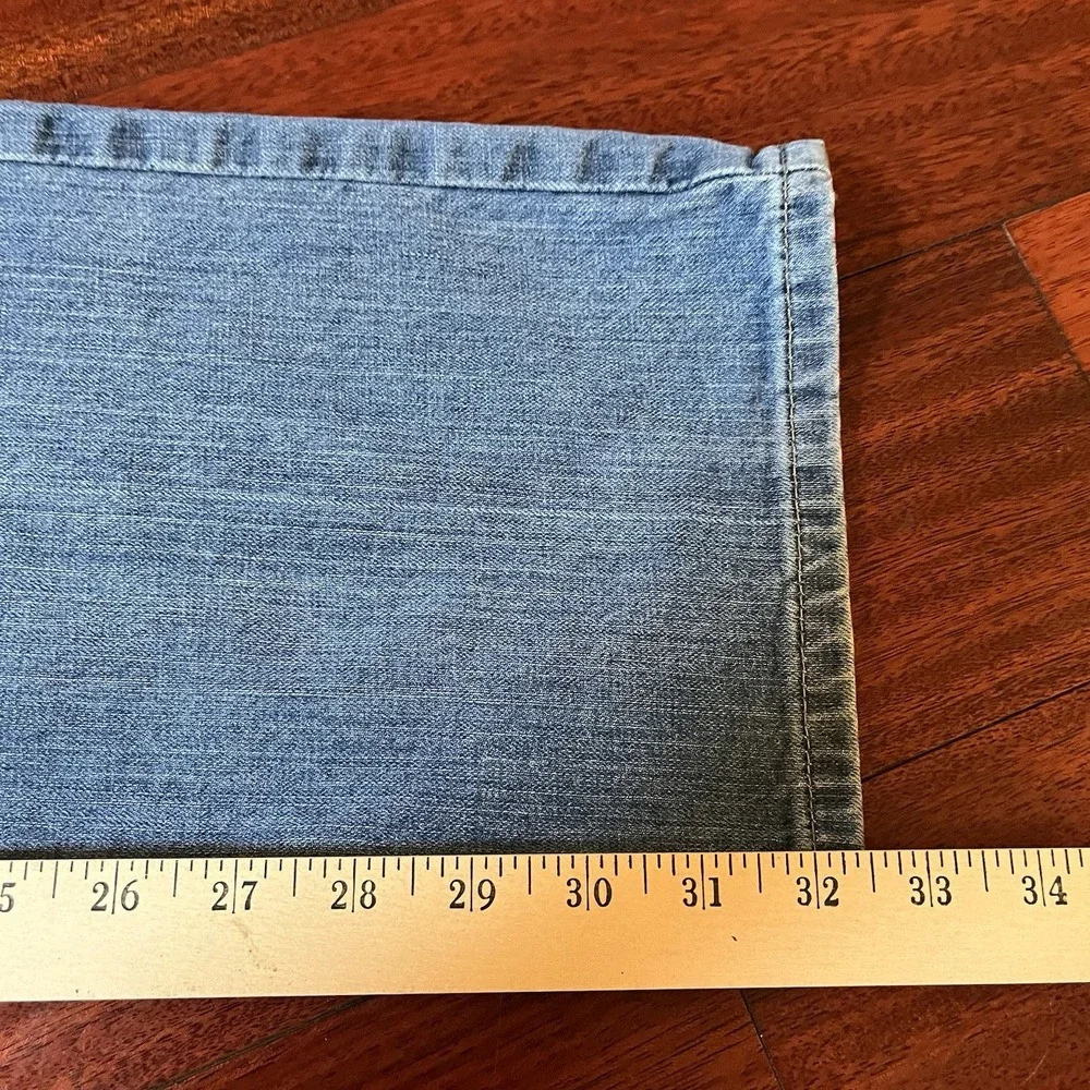 Carhartt Jeans Mens 31x34 Fits 33x32 Blue Light Wash Denim Modern Fit Workwear